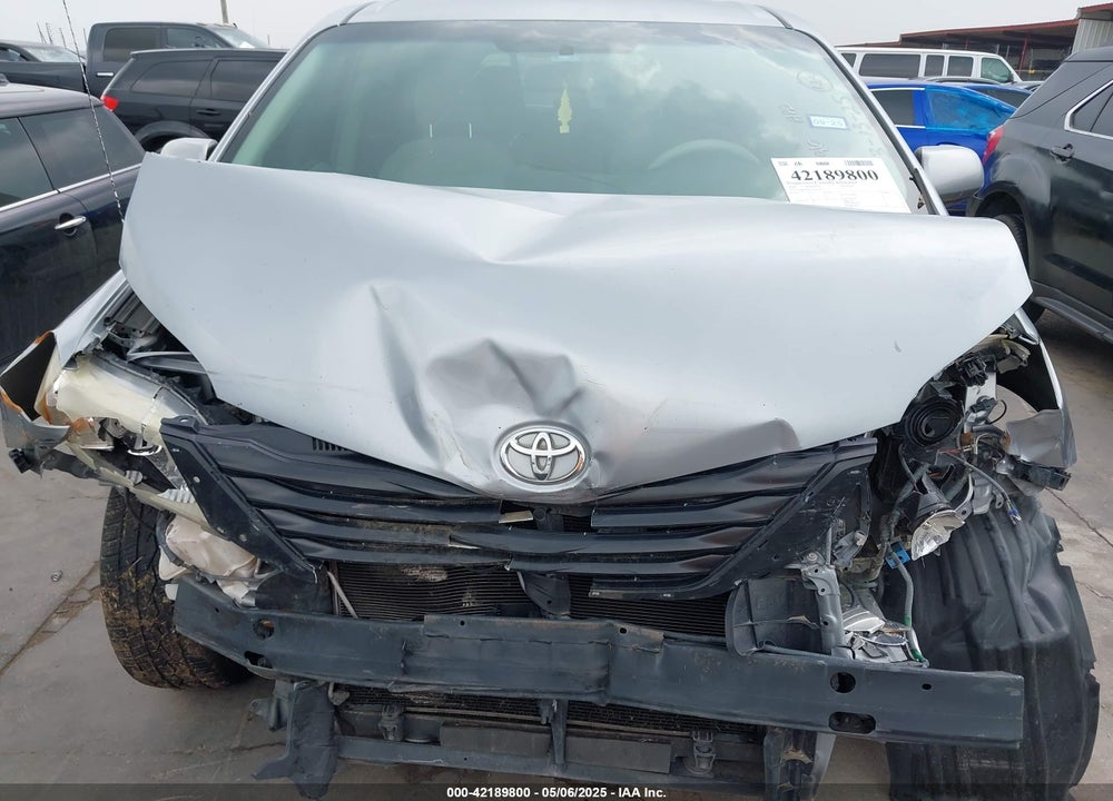 2013 TOYOTA SIENNA LE V6 8 PASSENGER VIN: 5TDKK3DC0DS300178