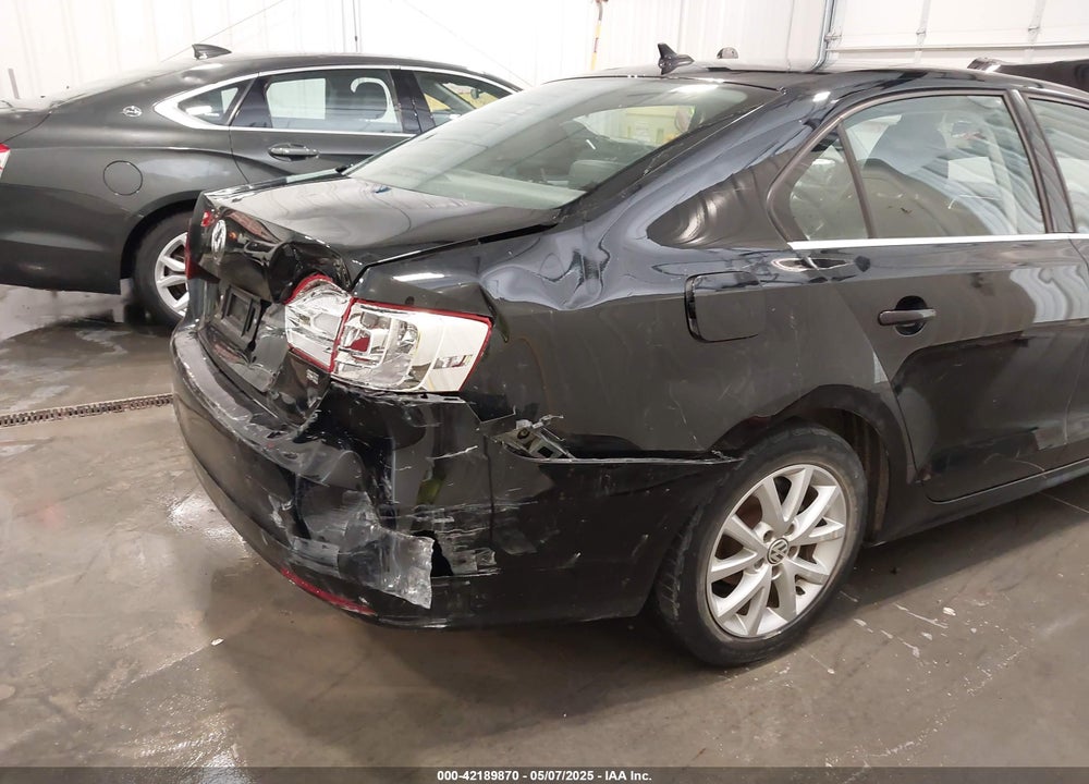 2014 VOLKSWAGEN JETTA 1.8T SE VIN: 3VWD07AJ3EM437025