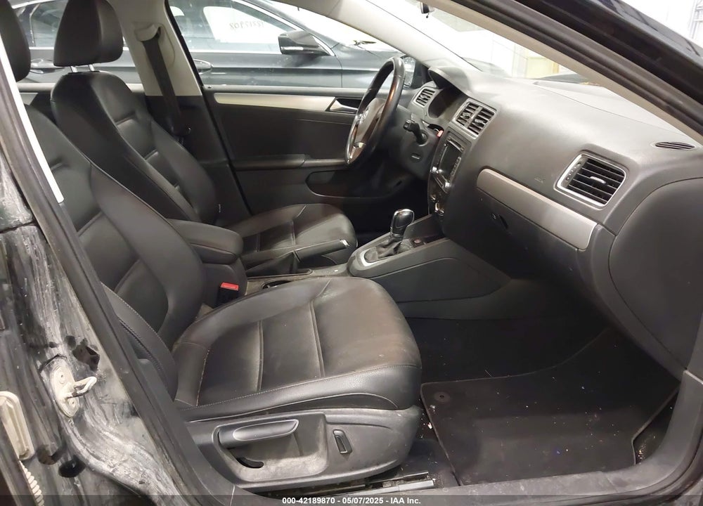 2014 VOLKSWAGEN JETTA 1.8T SE VIN: 3VWD07AJ3EM437025