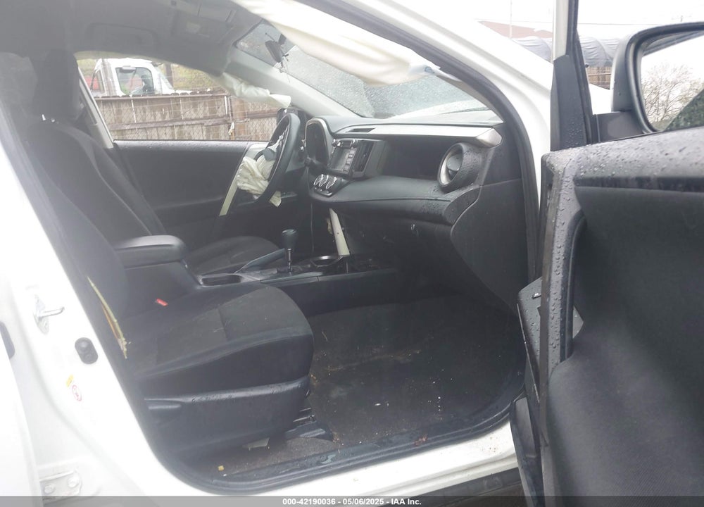 2017 TOYOTA RAV4 VIN: JTMZFREV7HD102186