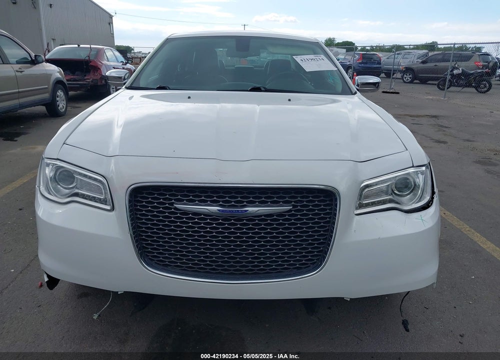 2019 CHRYSLER 300 LIMITED VIN: 2C3CCAEG9KH698188