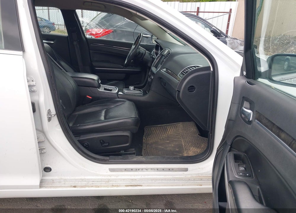2019 CHRYSLER 300 LIMITED VIN: 2C3CCAEG9KH698188
