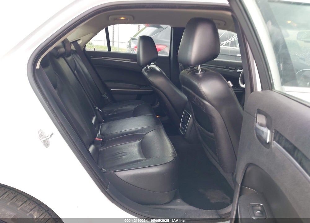 2019 CHRYSLER 300 LIMITED VIN: 2C3CCAEG9KH698188