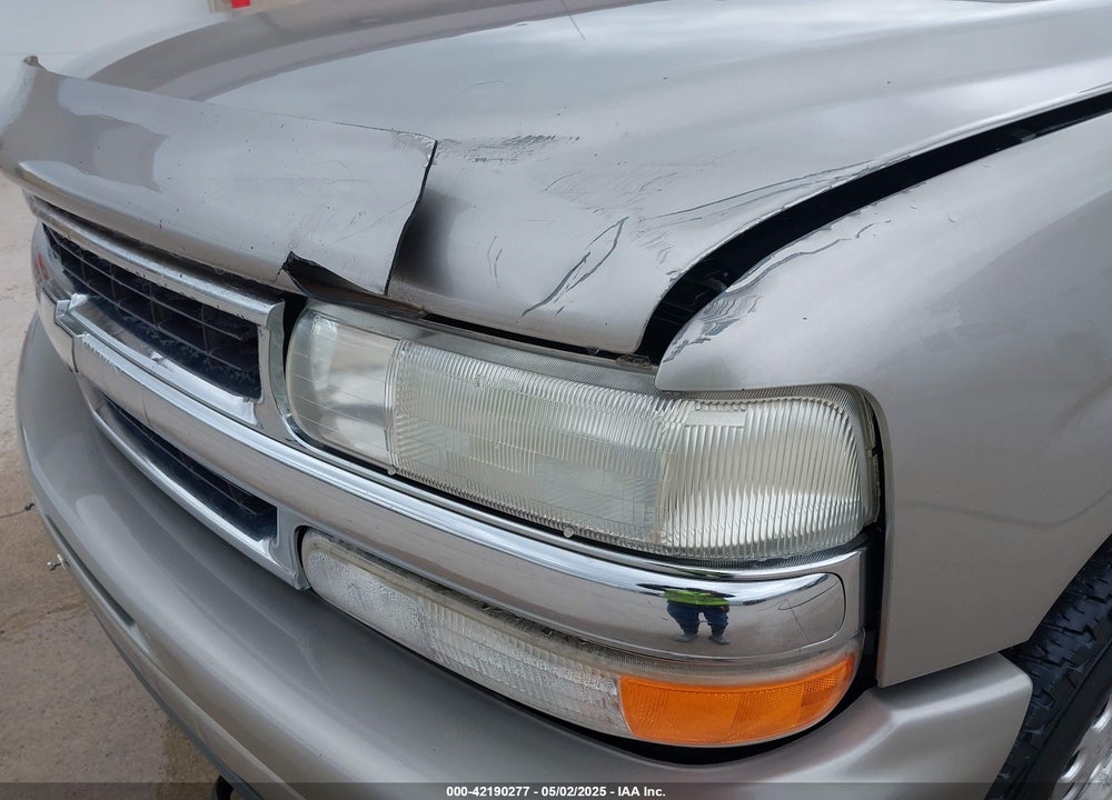2000 CHEVROLET SUBURBAN 1500 LT VIN: 3GNFK16T2YG218578