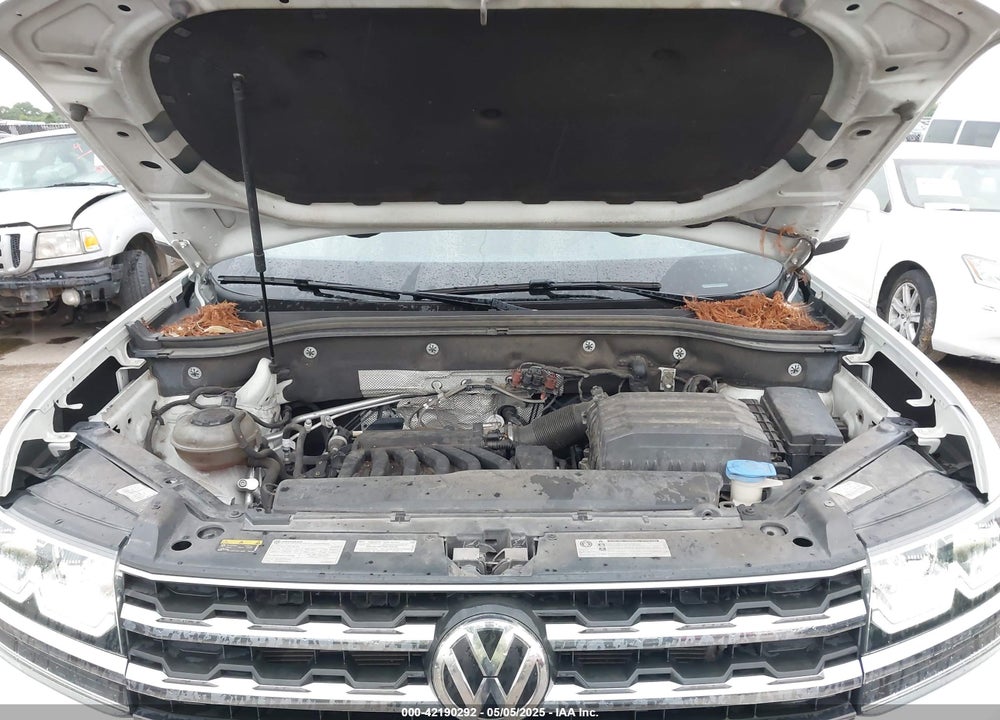 2018 VOLKSWAGEN ATLAS VIN: 1V2DR2CA1JC587959
