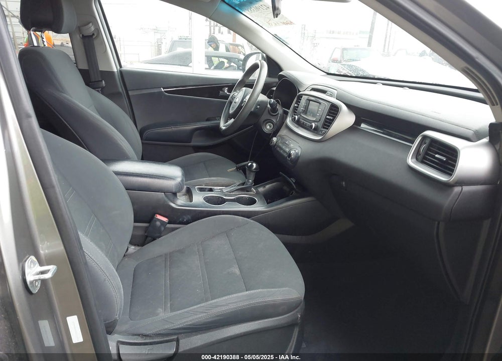 2016 KIA SORENTO VIN: 5XYPG4A59GG111016