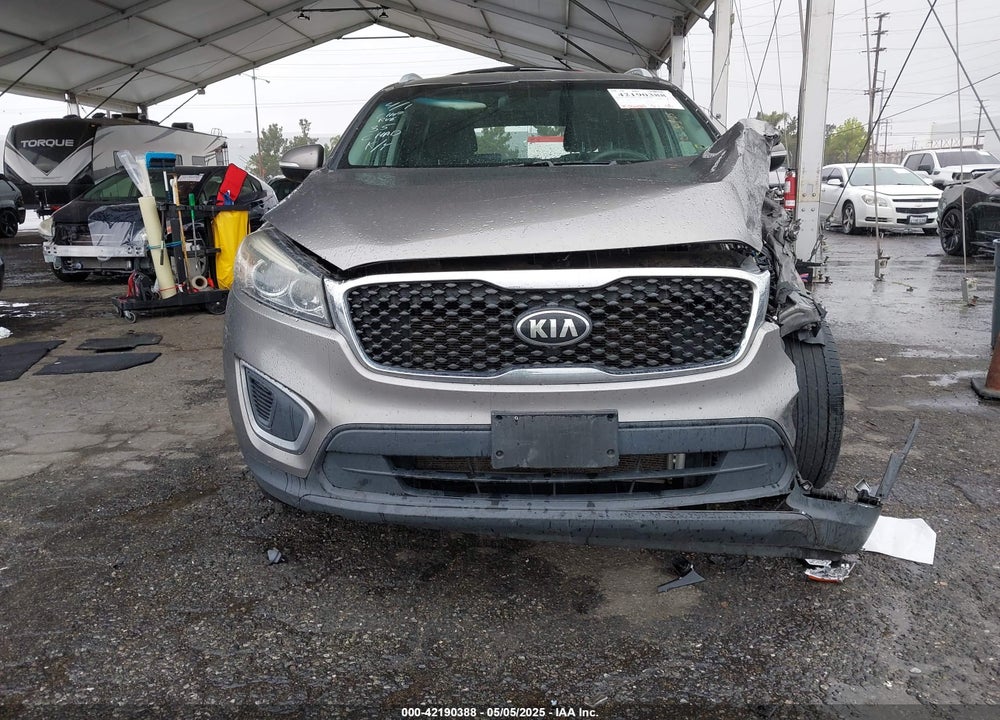 2016 KIA SORENTO VIN: 5XYPG4A59GG111016