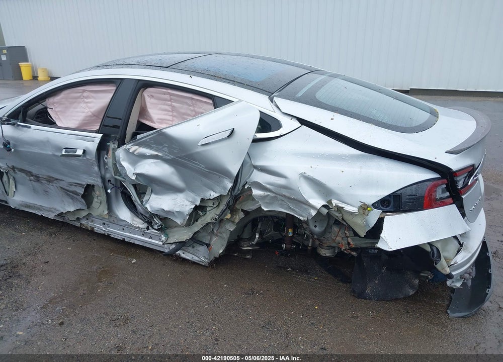2014 TESLA MODEL S P85 VIN: 5YJSA1H18EFP30143