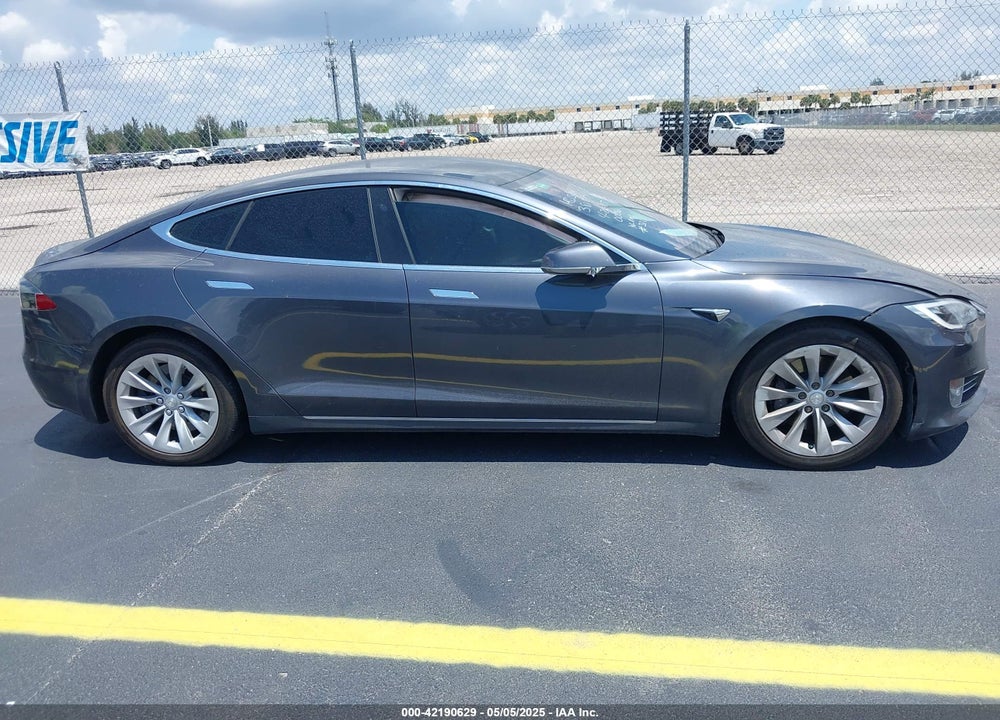 2017 TESLA MODEL S VIN: 5YJSA1E10HF220006