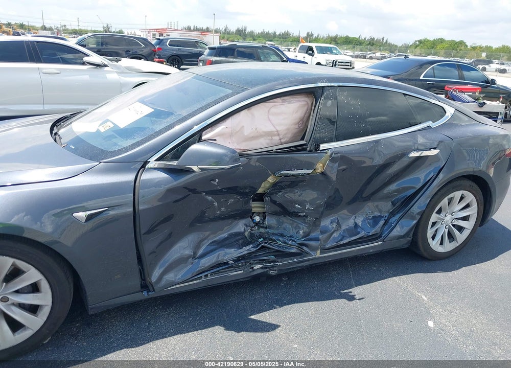 2017 TESLA MODEL S VIN: 5YJSA1E10HF220006