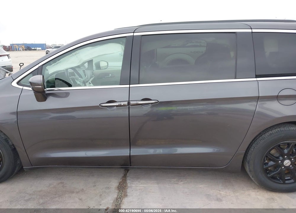 2021 CHRYSLER PACIFICA TOURING L VIN: 2C4RC1BG3MR574439