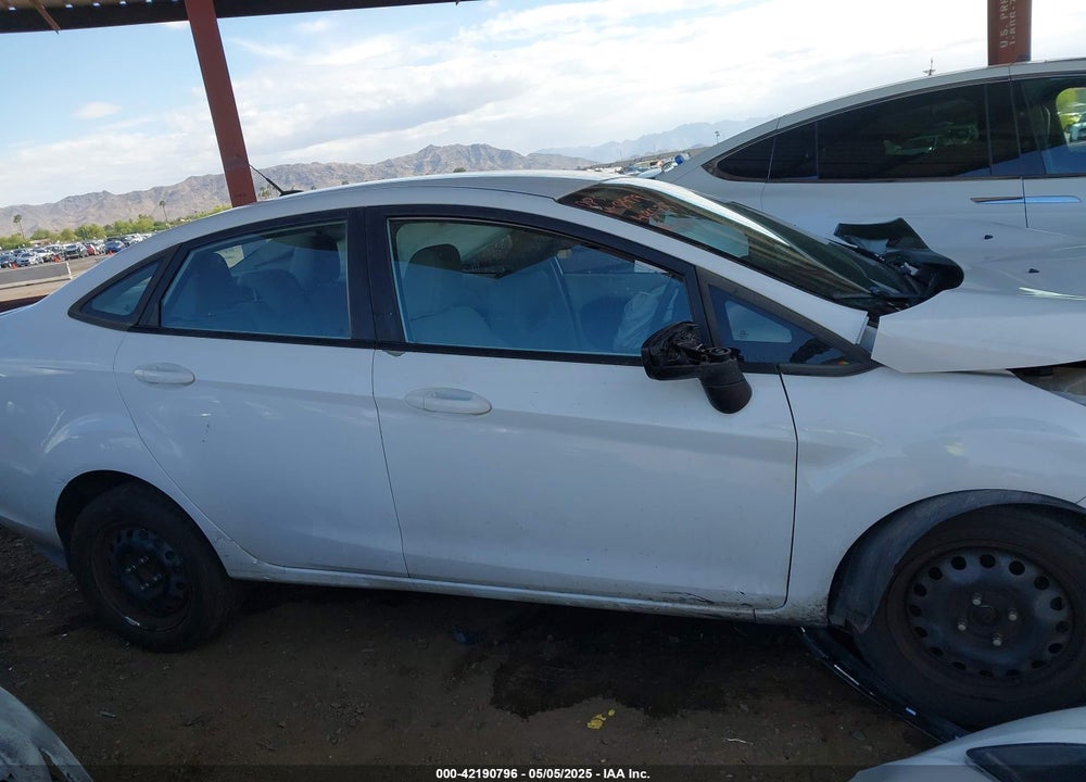 2011 FORD FIESTA VIN: 3FADP4BJ7BM228979