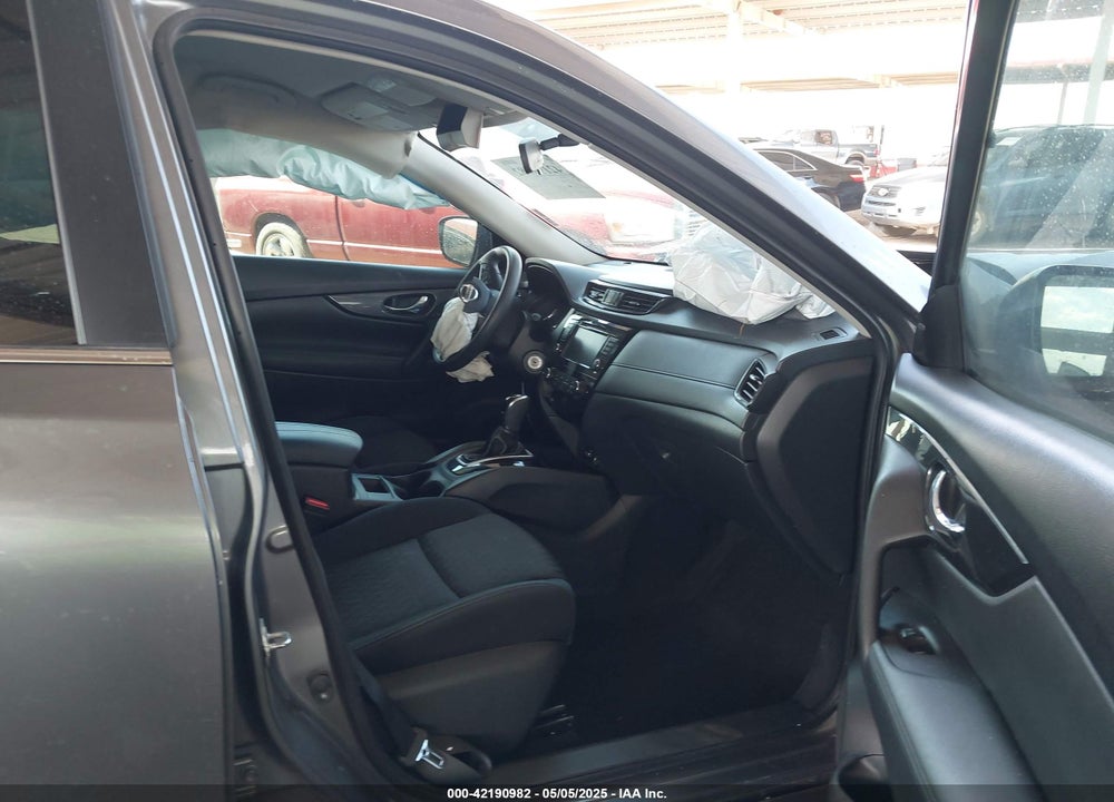 2018 NISSAN ROGUE VIN: KNMAT2MT2JP622880