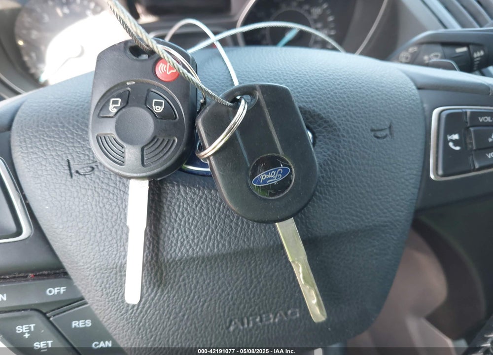 2017 FORD ESCAPE VIN: 1FMCU0GD5HUC24584