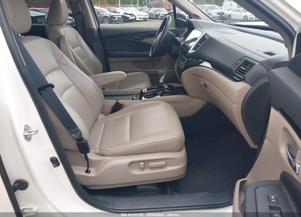 2019 HONDA RIDGELINE VIN: 5FPYK3F75KB020713