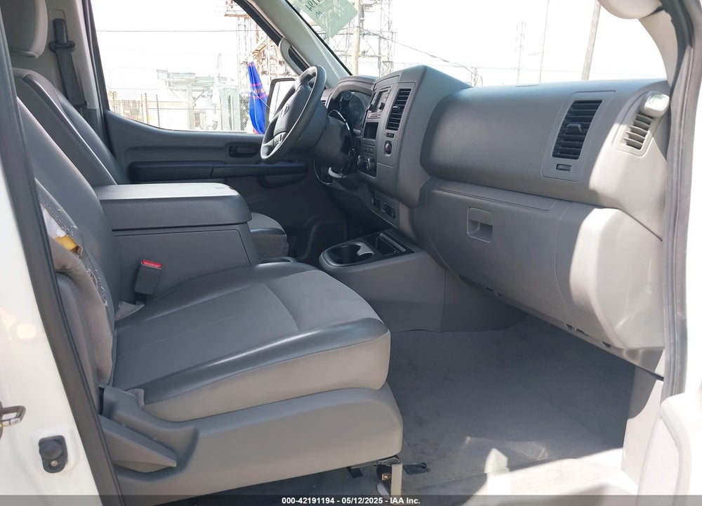 2013 NISSAN NV PASSENGER NV3500 HD SV V6 VIN: 5BZBF0AA9DN201418