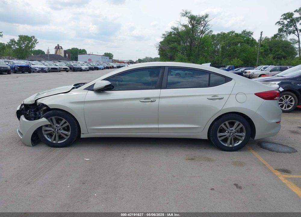 2017 HYUNDAI ELANTRA VIN: 5NPD84LFXHH159589
