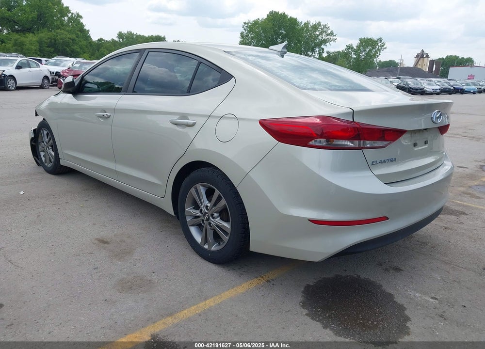 2017 HYUNDAI ELANTRA VIN: 5NPD84LFXHH159589