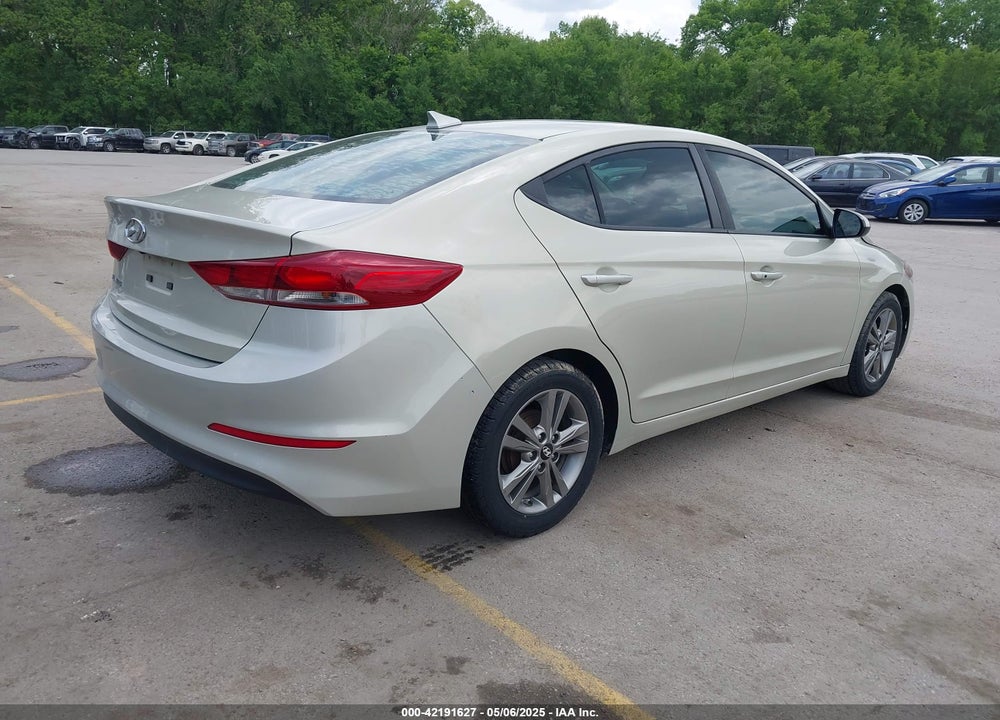 2017 HYUNDAI ELANTRA VIN: 5NPD84LFXHH159589