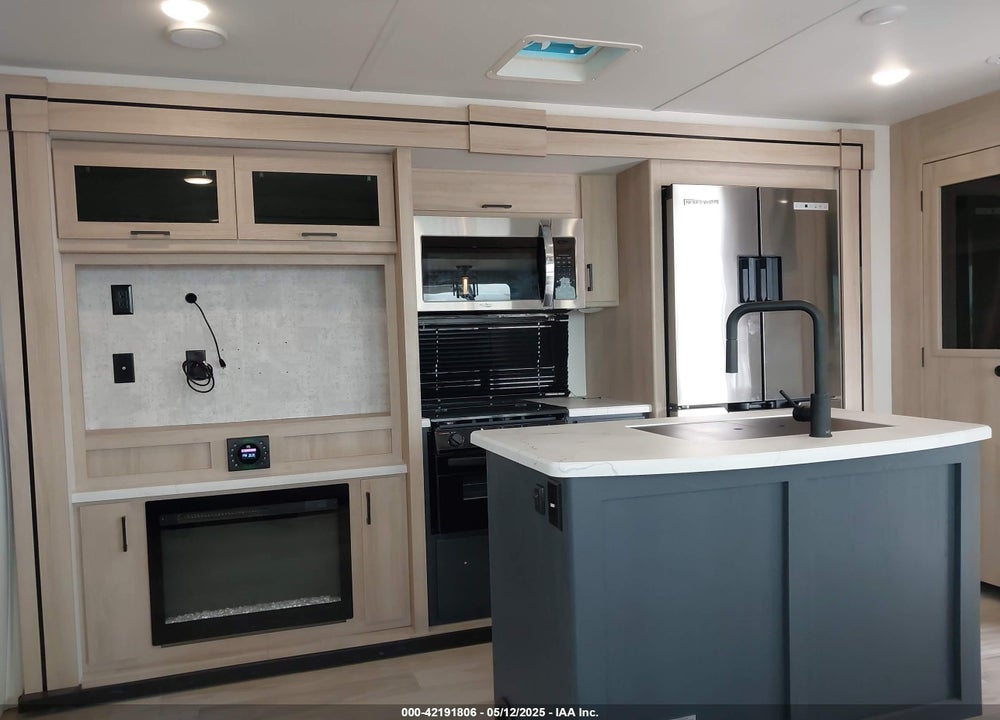 2025 WINNEBAGO VOYAGE VIN: 54CTV1420S6068105