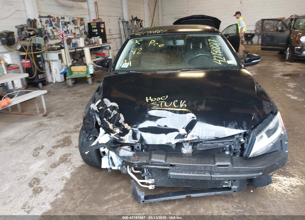 2011 VOLKSWAGEN JETTA VIN: 3VWDZ7AJ2BM034784