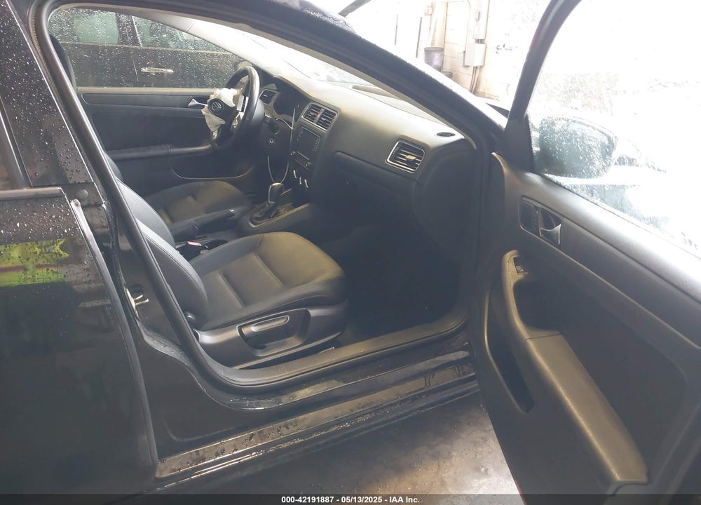 2011 VOLKSWAGEN JETTA VIN: 3VWDZ7AJ2BM034784