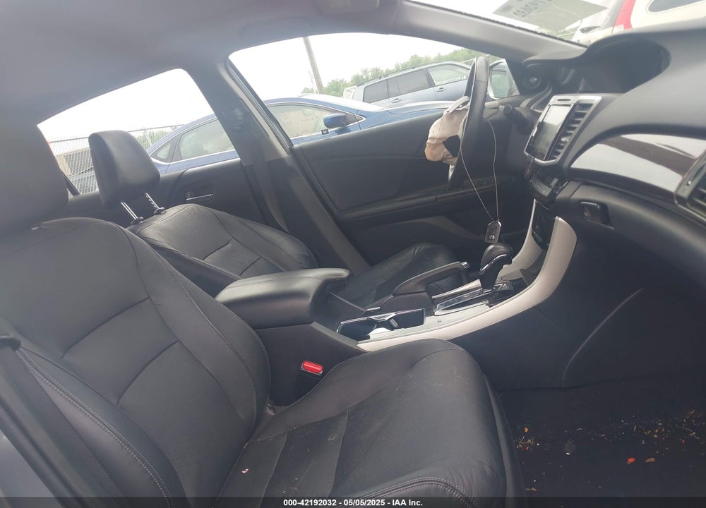 2017 HONDA ACCORD VIN: 1HGCR3F98HA033961
