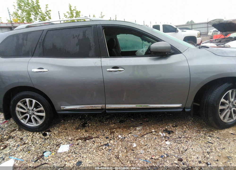 2015 NISSAN PATHFINDER VIN: 5N1AR2MM1FC701569