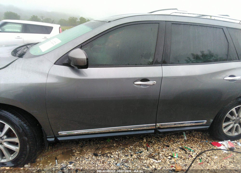 2015 NISSAN PATHFINDER VIN: 5N1AR2MM1FC701569