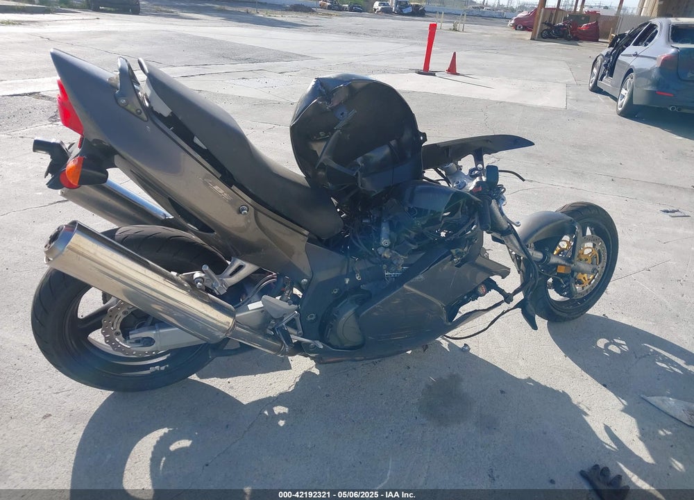 2000 HONDA CBR1100 XX VIN: JH2SC3511YM300001