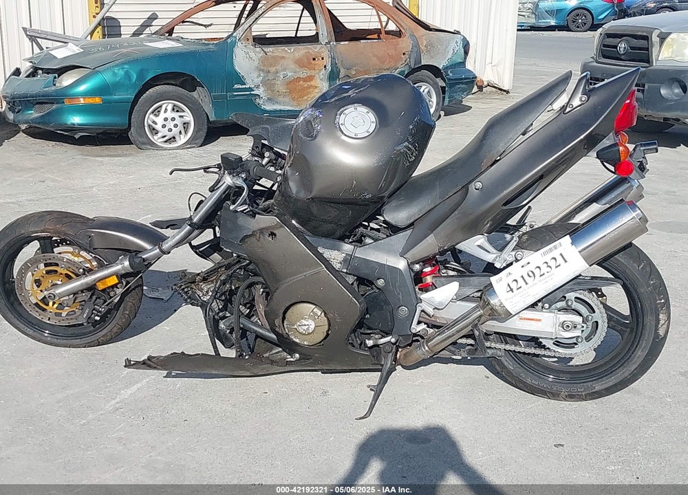 2000 HONDA CBR1100 XX VIN: JH2SC3511YM300001