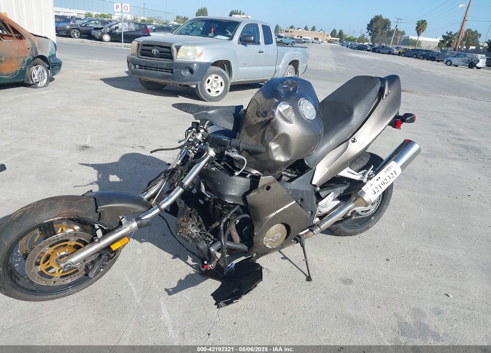 2000 HONDA CBR1100 XX VIN: JH2SC3511YM300001