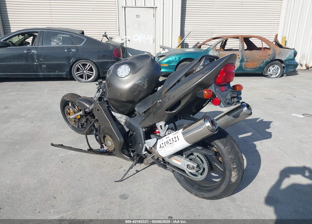 2000 HONDA CBR1100 XX VIN: JH2SC3511YM300001
