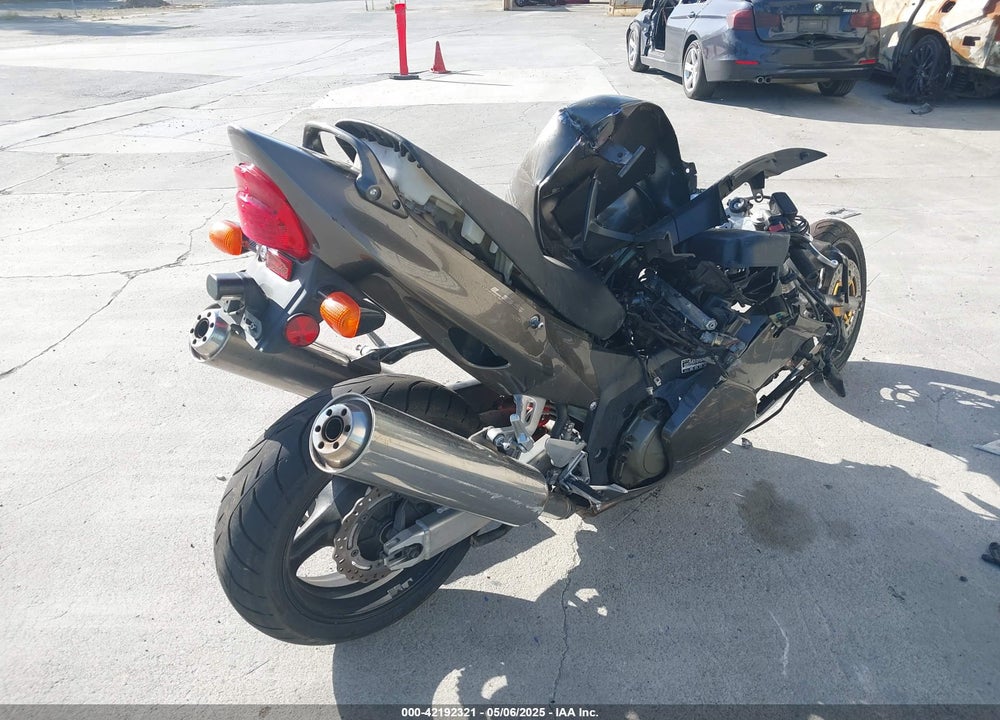 2000 HONDA CBR1100 XX VIN: JH2SC3511YM300001