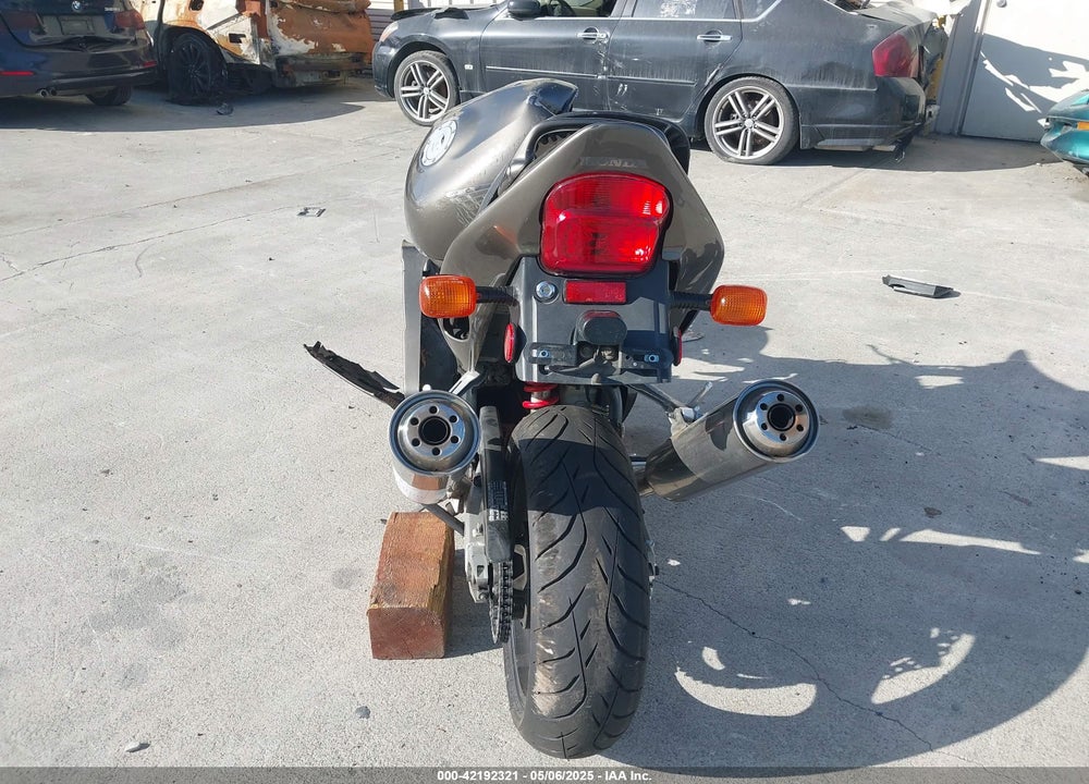2000 HONDA CBR1100 XX VIN: JH2SC3511YM300001