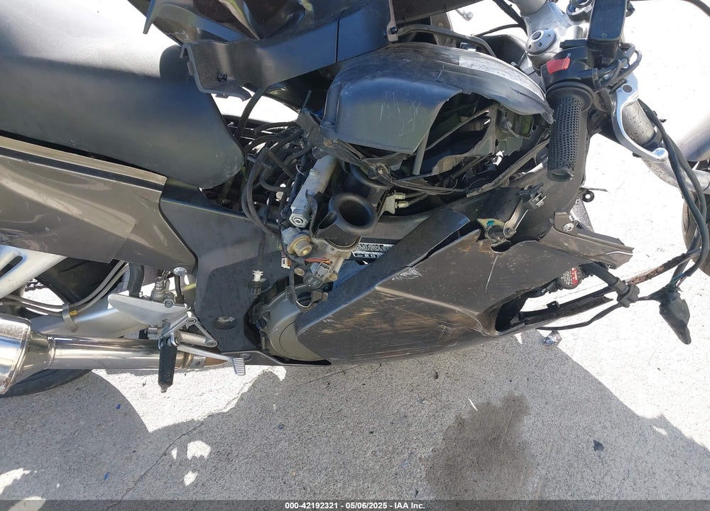 2000 HONDA CBR1100 XX VIN: JH2SC3511YM300001