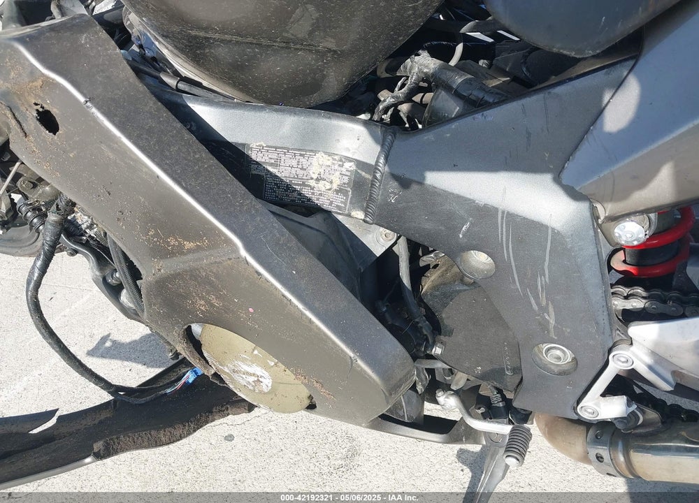 2000 HONDA CBR1100 XX VIN: JH2SC3511YM300001