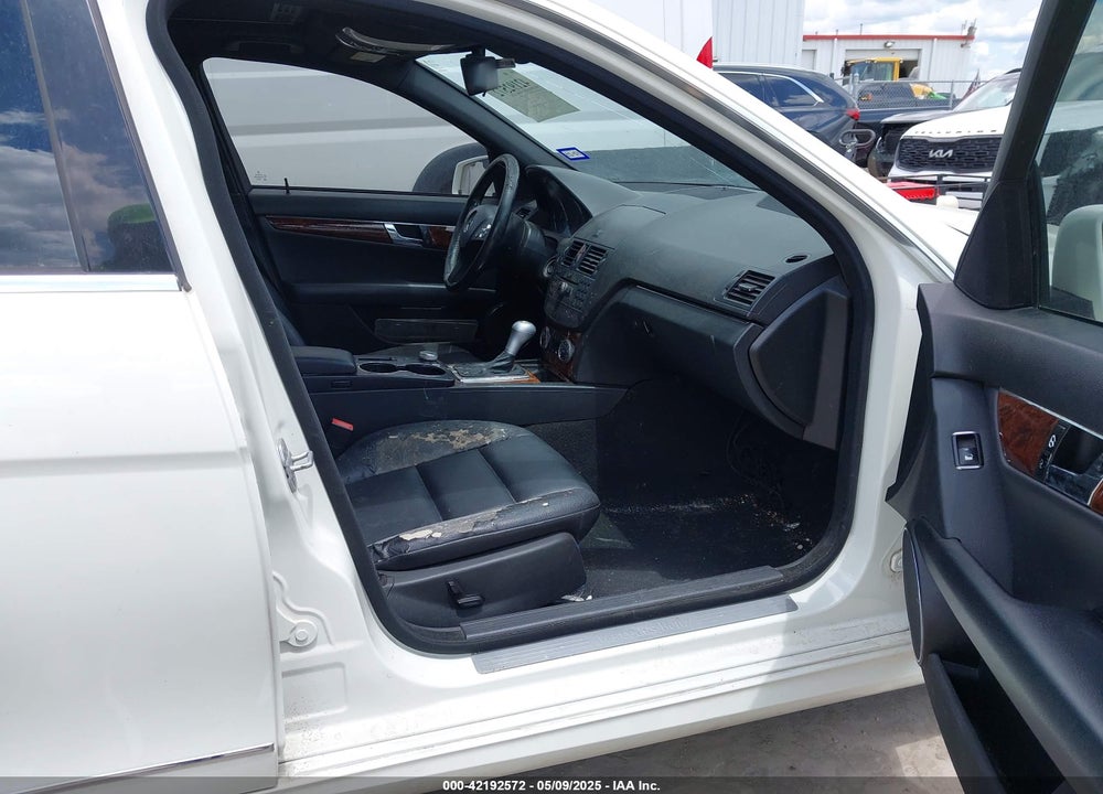 2011 MERCEDES-BENZ C 300 VIN: WDDGF5EB5BR147634