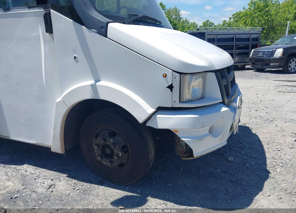 2013 ISUZU COMMERCIAL VAN VIN: JALB4T178D7W00397
