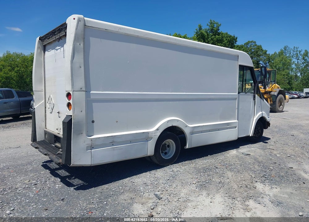 2013 ISUZU COMMERCIAL VAN VIN: JALB4T178D7W00397