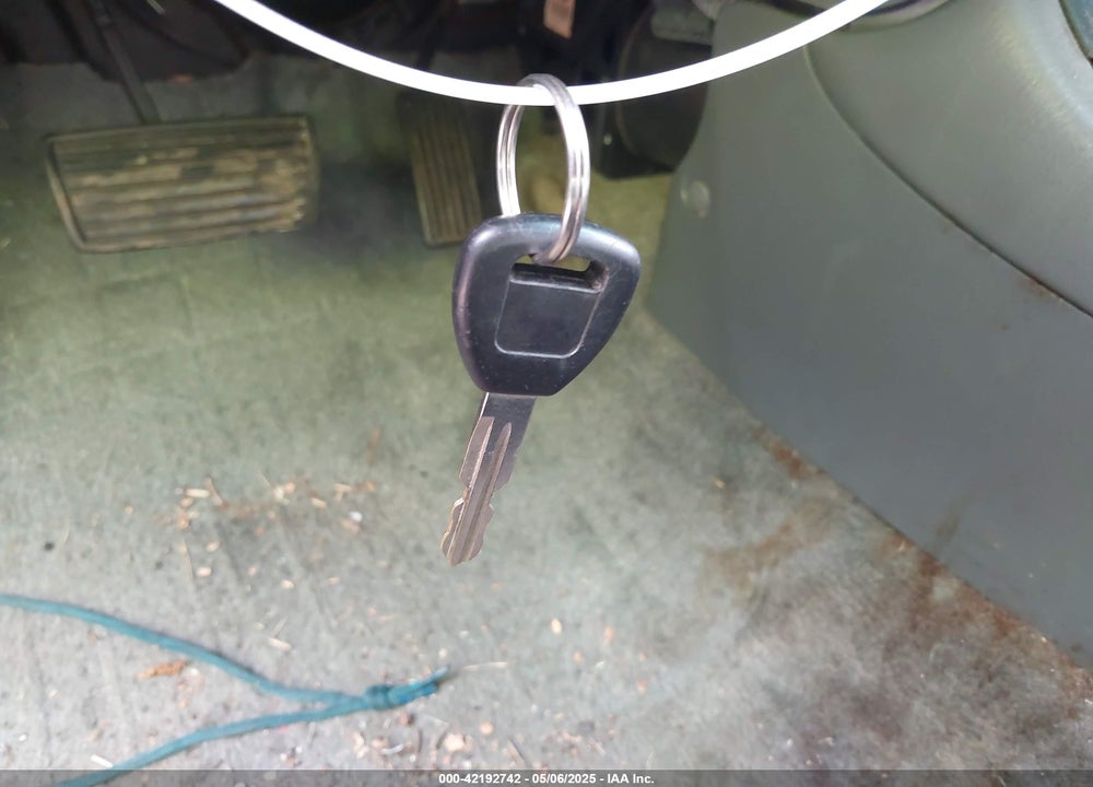 2002 HONDA CIVIC LX VIN: 1HGES16572L080070