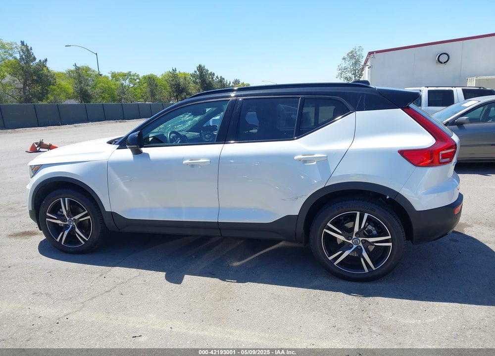2022 VOLVO XC40 VIN: YV4162UM1N2739706