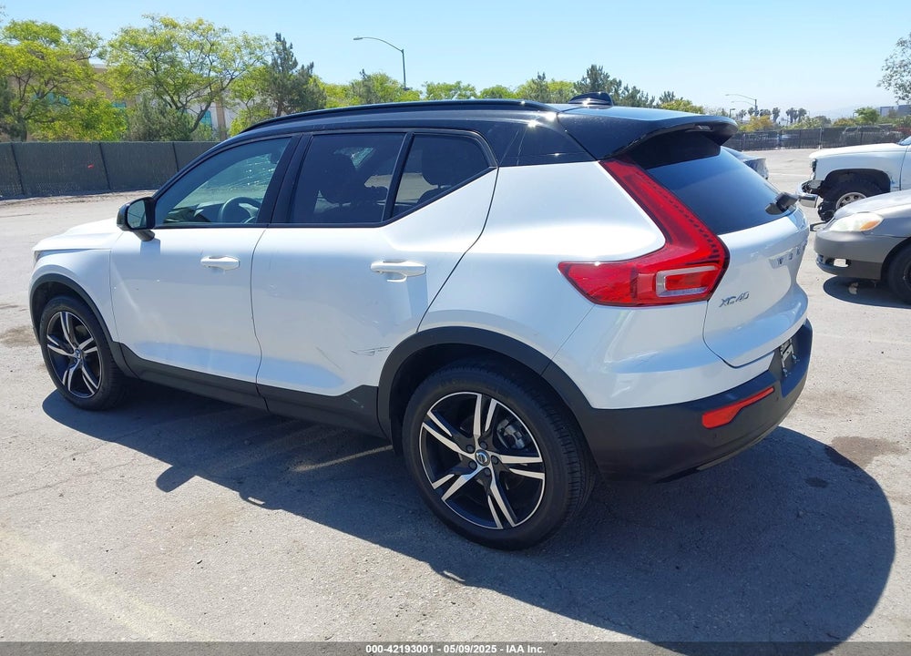 2022 VOLVO XC40 VIN: YV4162UM1N2739706