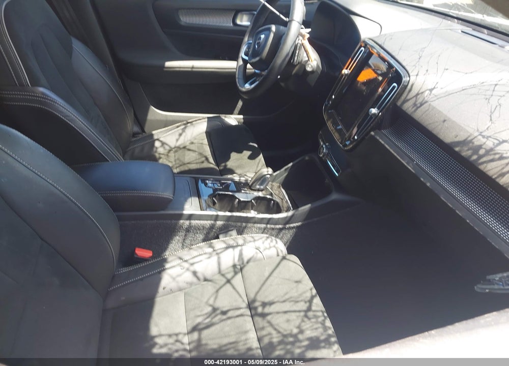 2022 VOLVO XC40 VIN: YV4162UM1N2739706