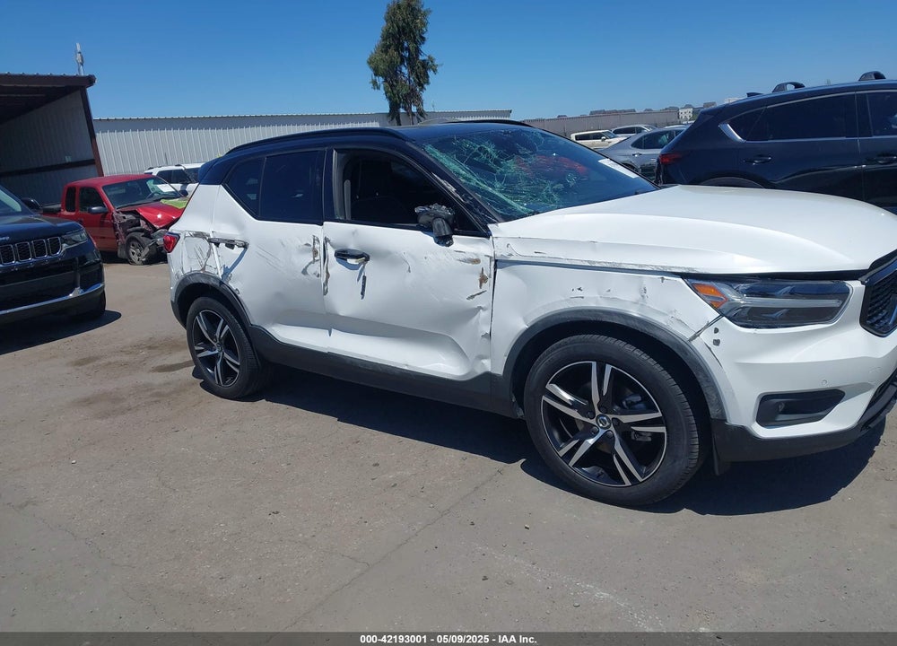 2022 VOLVO XC40 VIN: YV4162UM1N2739706