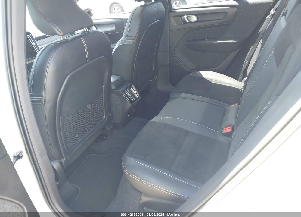 2022 VOLVO XC40 VIN: YV4162UM1N2739706