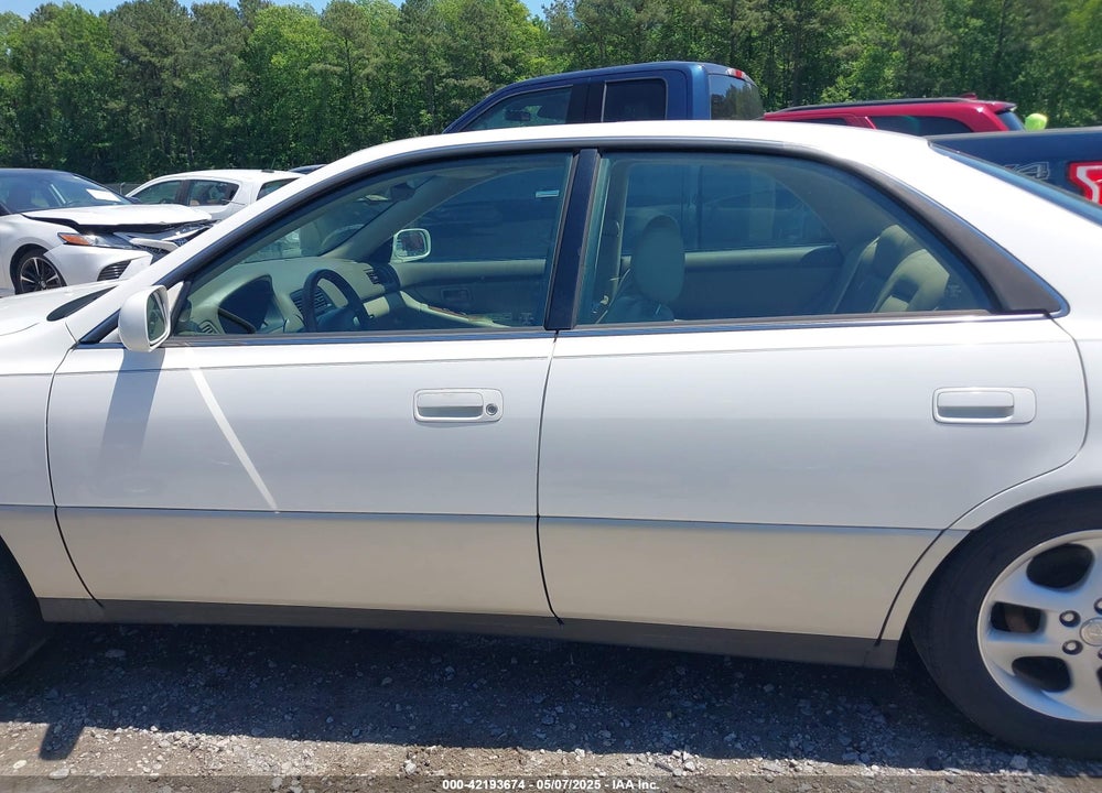 2001 LEXUS ES 300 VIN: JT8BF28G110321601