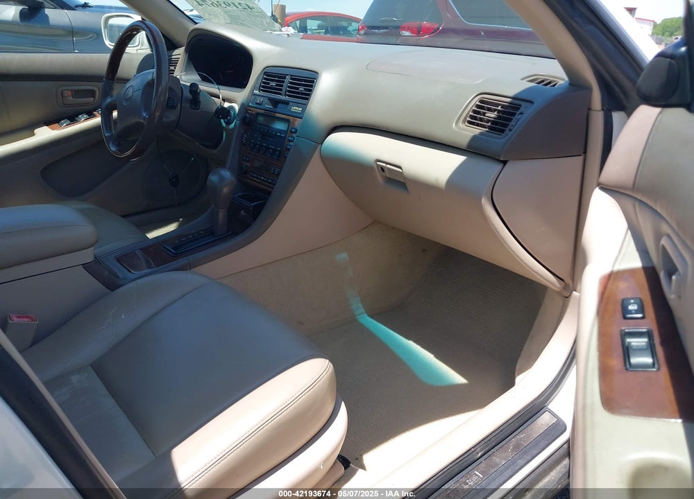 2001 LEXUS ES 300 VIN: JT8BF28G110321601