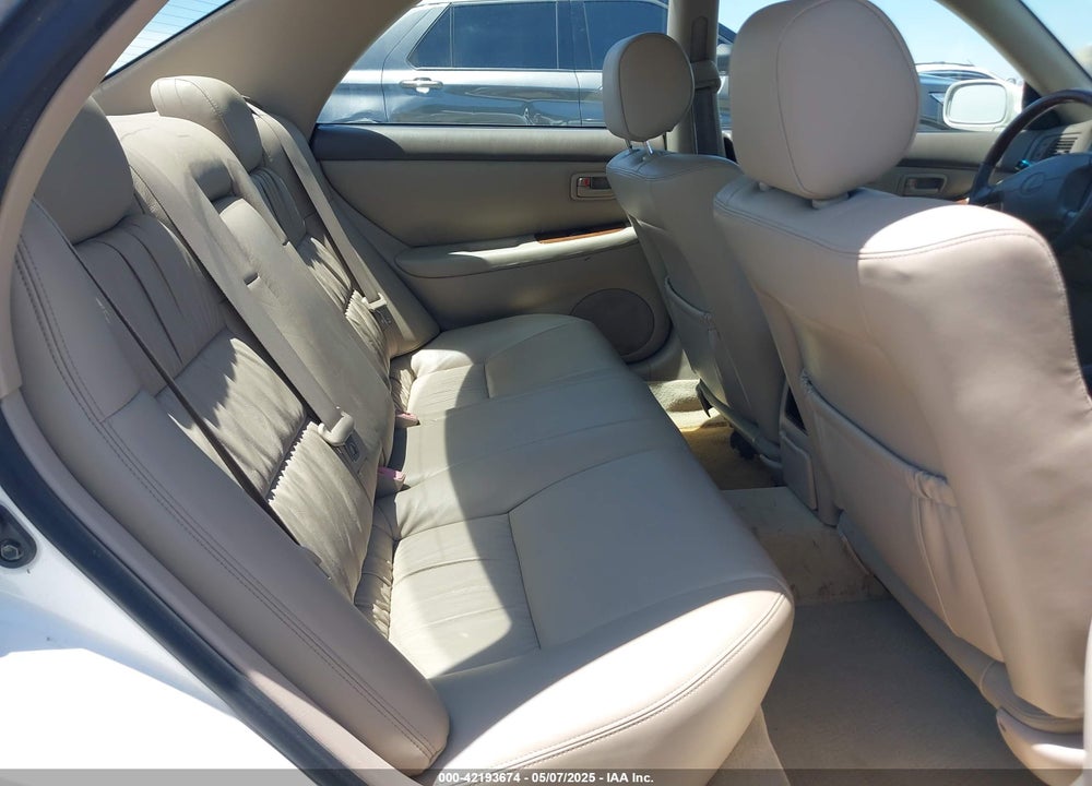 2001 LEXUS ES 300 VIN: JT8BF28G110321601