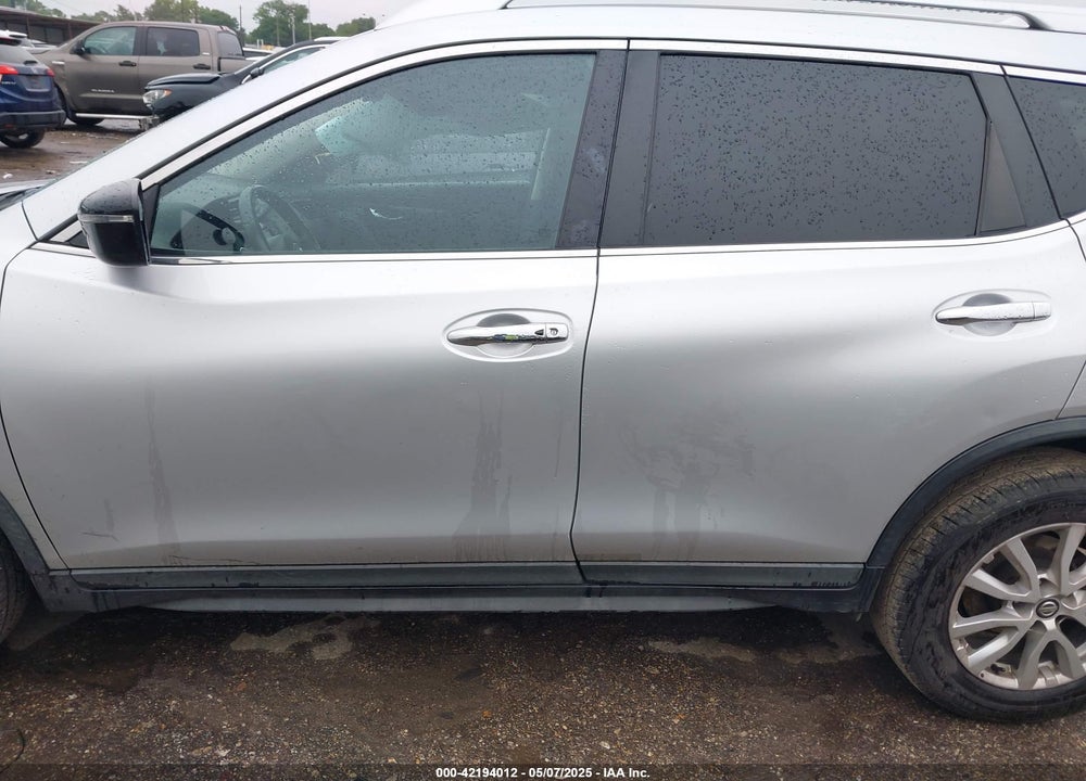2018 NISSAN ROGUE VIN: KNMAT2MT6JP510132